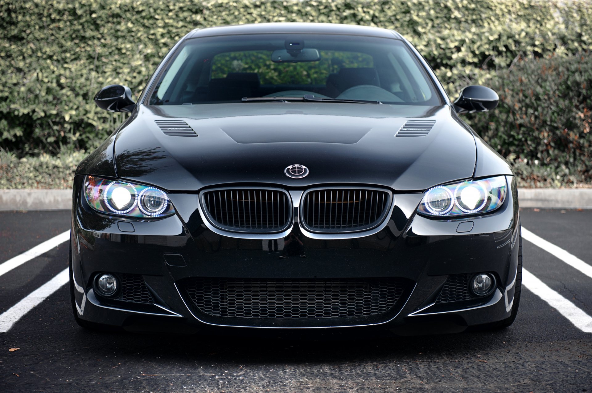 bmw 335i coupe e92 schwarz bmw parkplatz