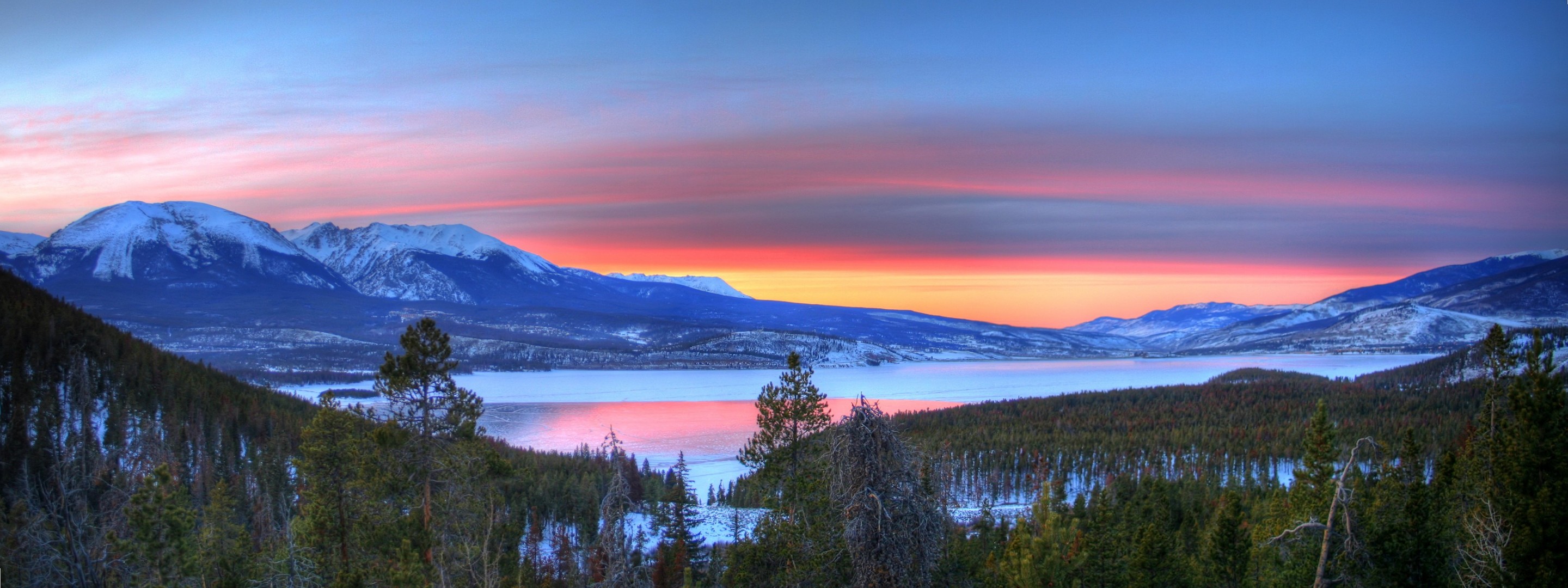 puesta de sol lago invierno