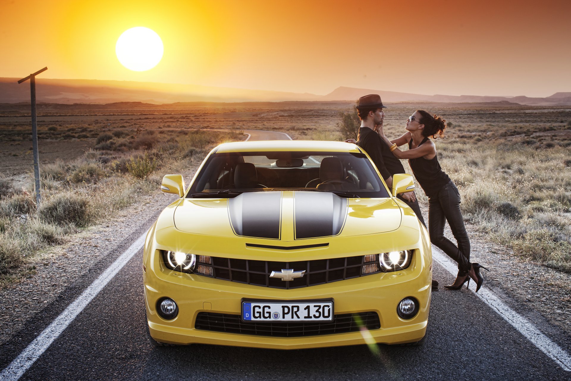 chevrolet camaro 2012 chevrolet camaro ragazzo ragazza bruna sole natura montagna paesaggio strada carta da parati