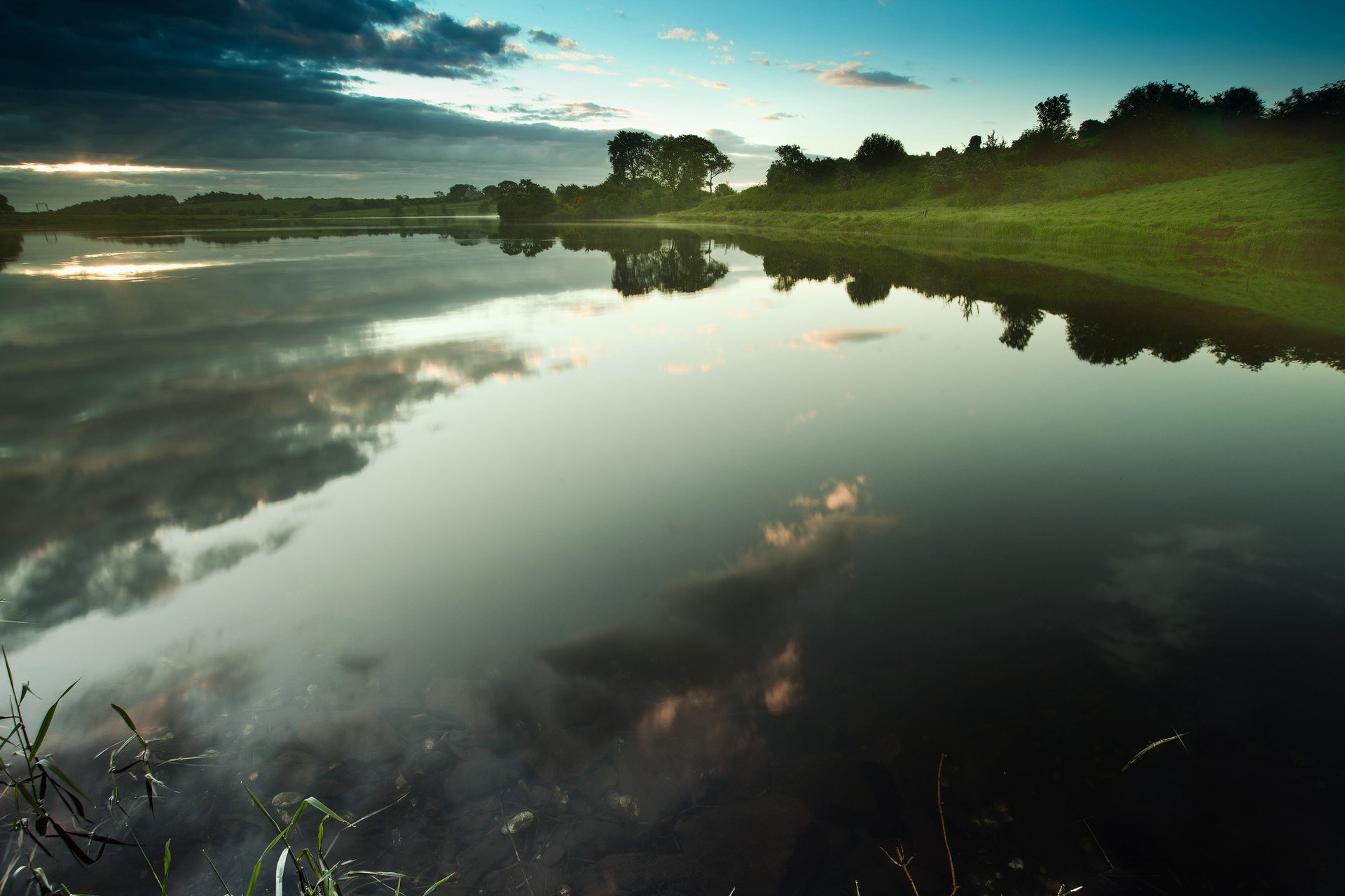 natura nuvole lago riflessione cielo