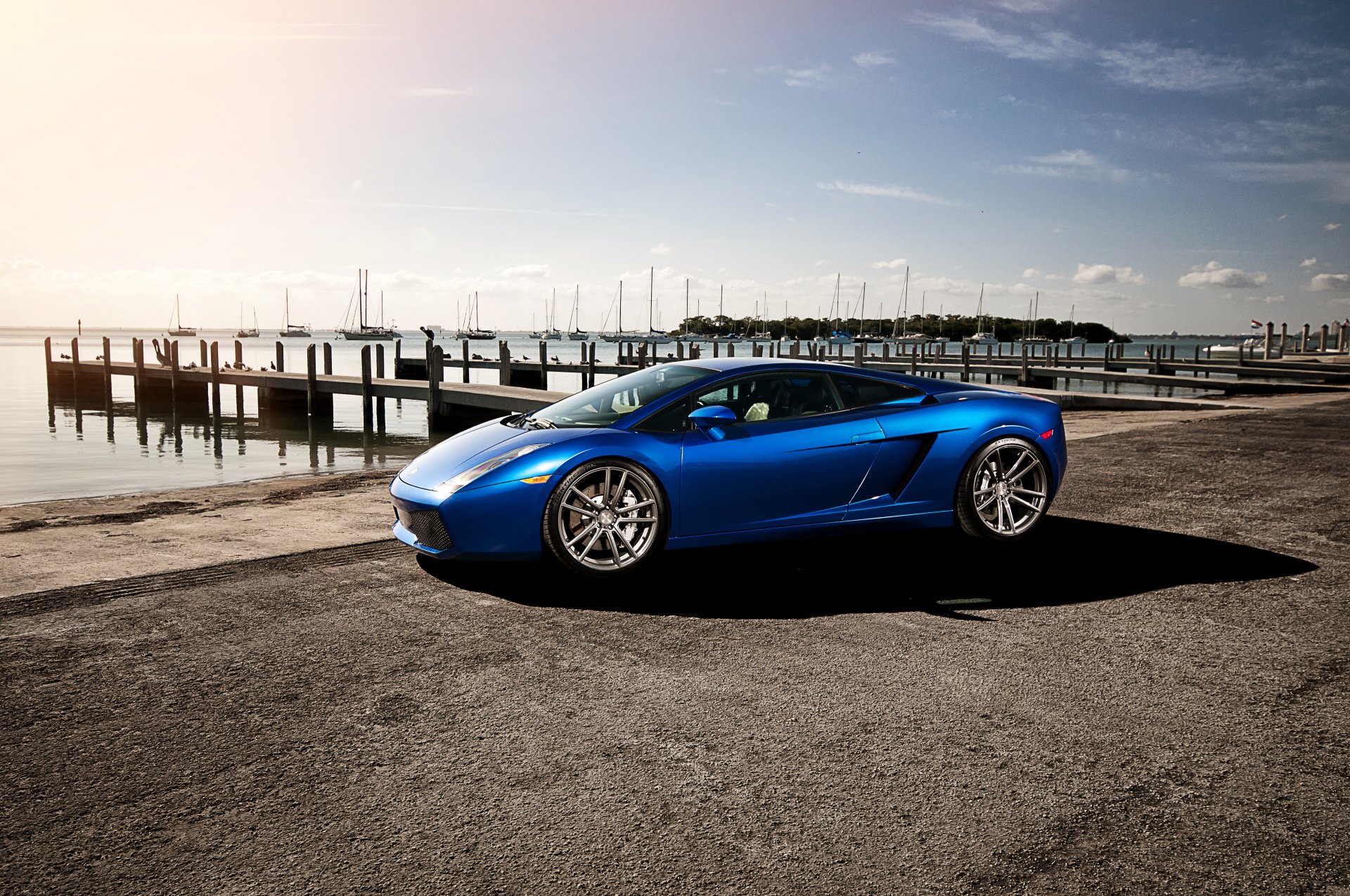 lamborghini gallardo blu lamborghini lamborghini gallardo anteriore cielo nuvole molo yacht