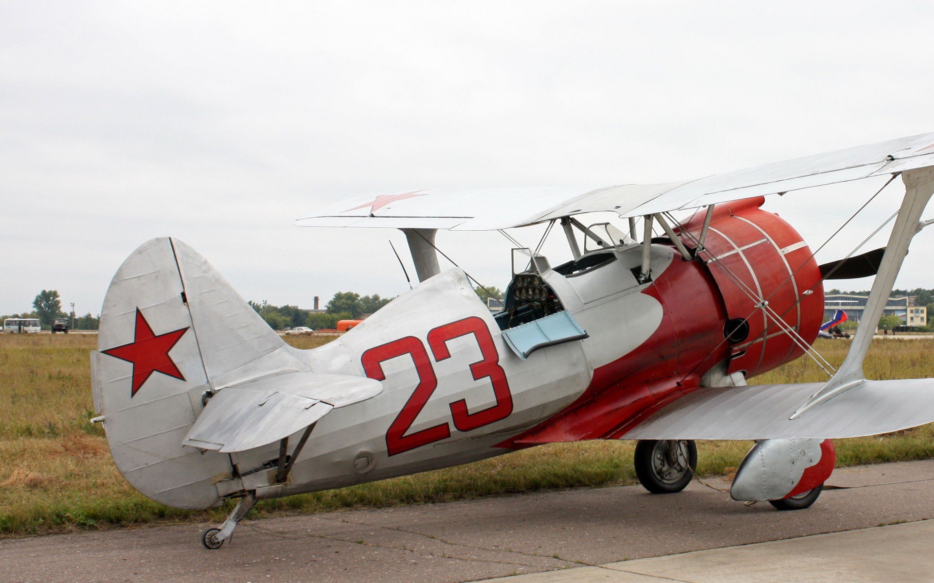 blanc rouge ailes hélice avion