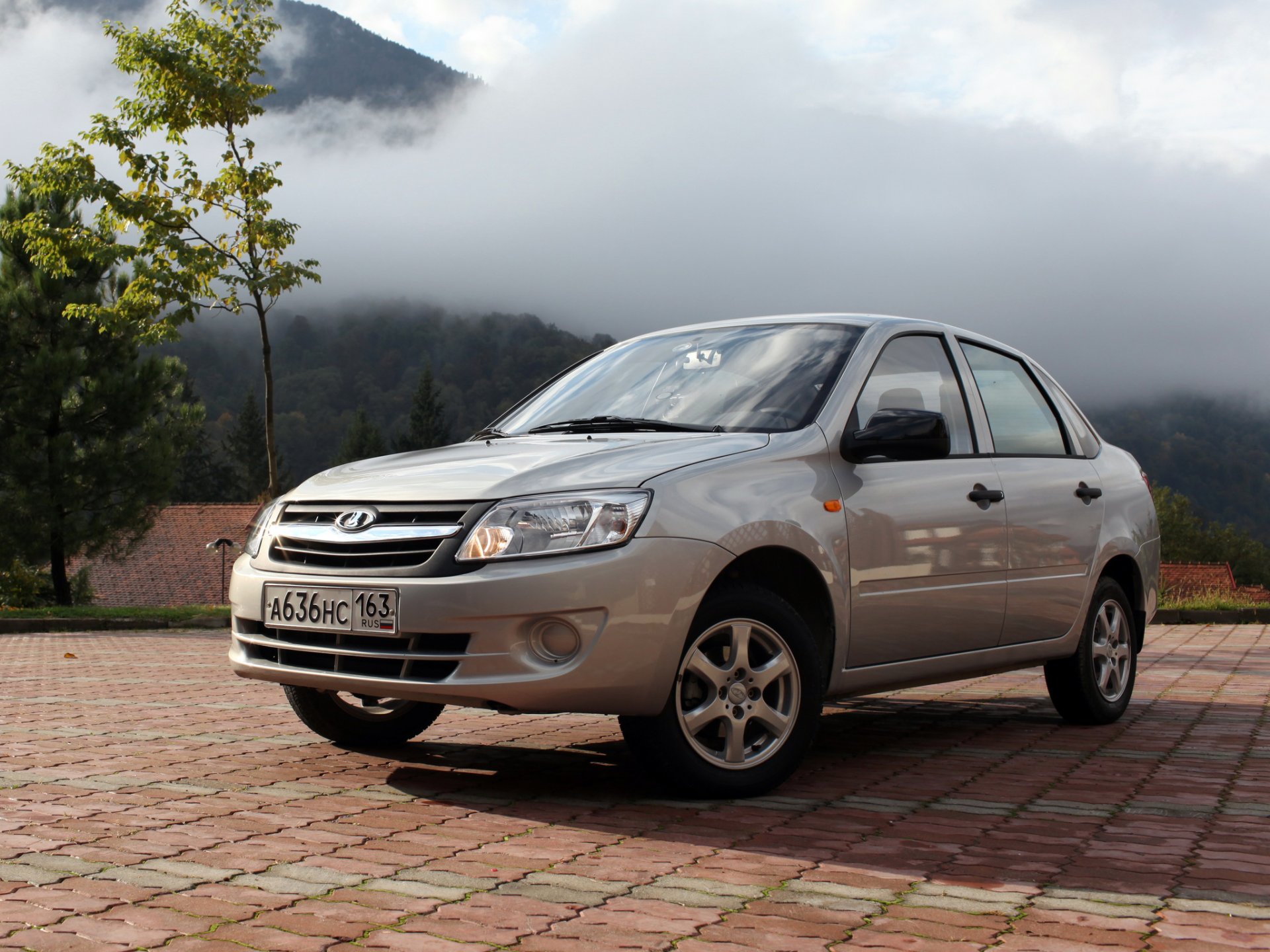 lada granta grant front sedan mountain fog