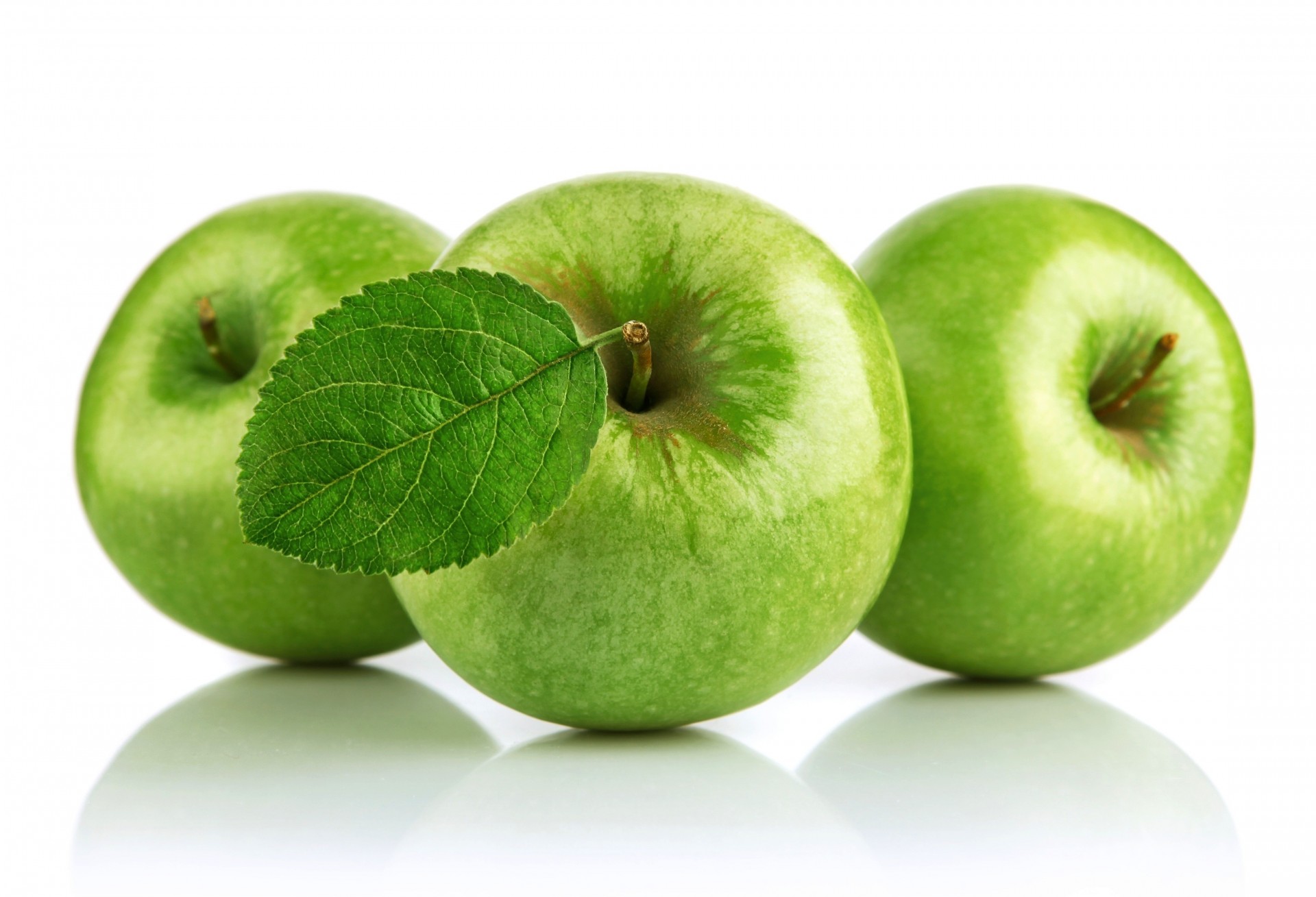 fond blanc feuille verts pommes