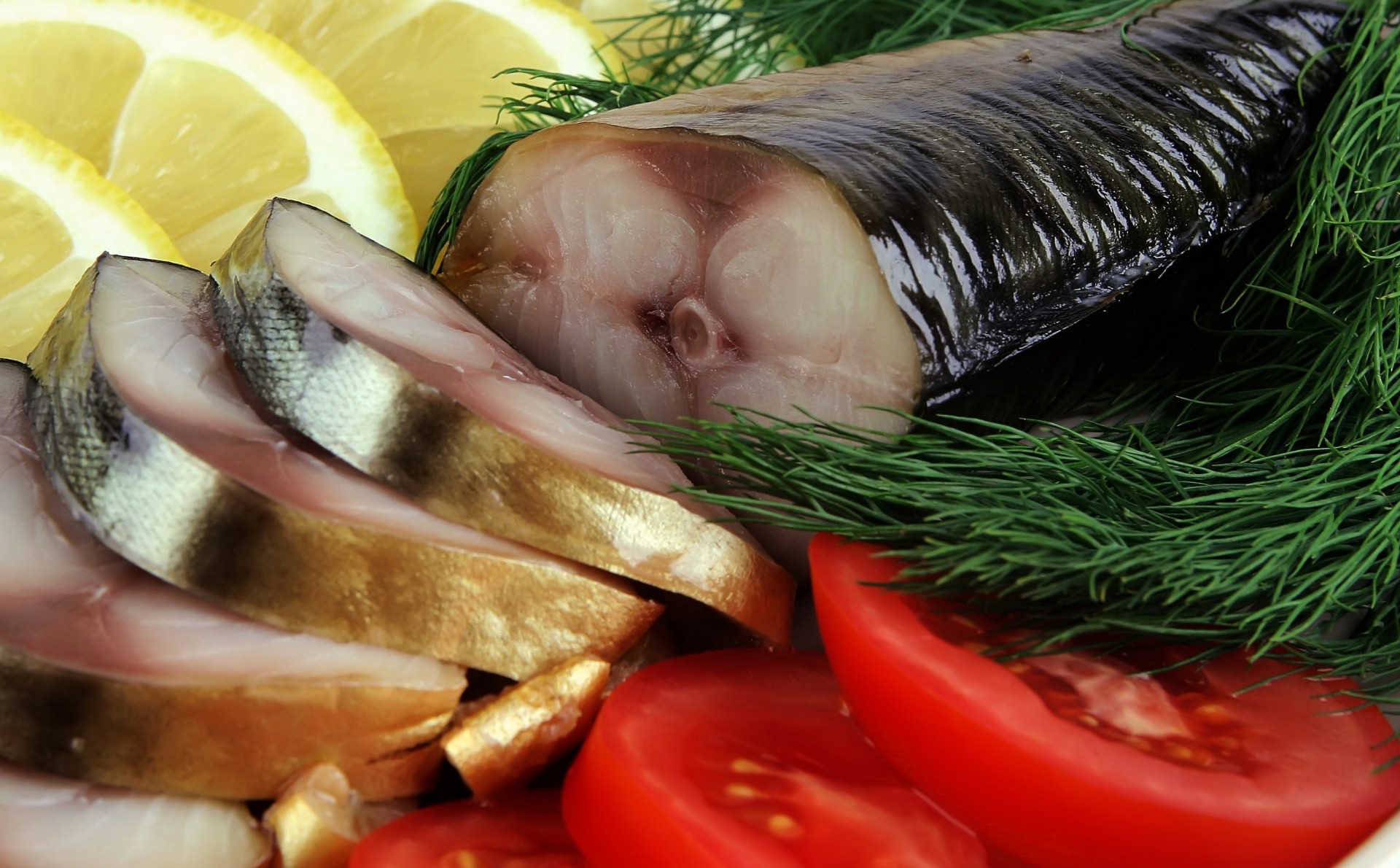 makrele stücke zitrone tafel salat