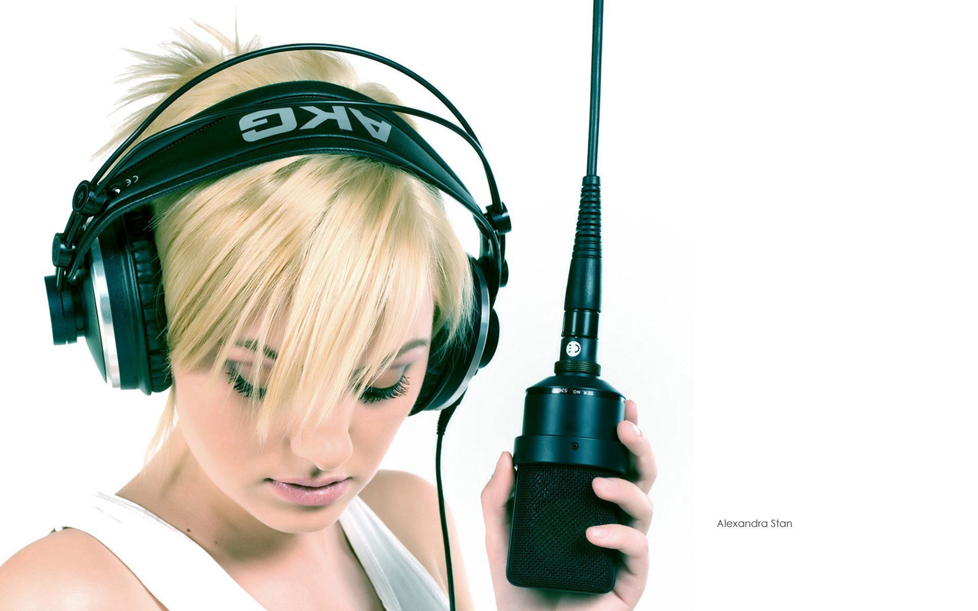 mr. sexobit headphones alexandra stan microphone