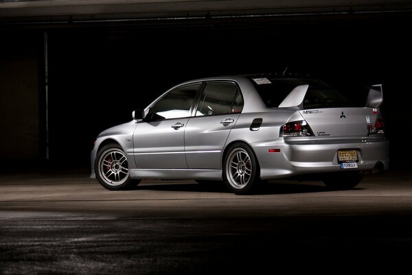 Voiture gris Mitsubishi