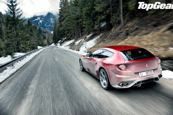 Ferrari rossa in marcia Top Gear