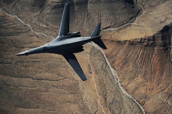 Bomber Lancer über schöner Landschaft