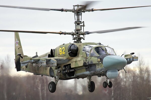 Großer leistungsfähiger Hubschrauber Alligator ka-52