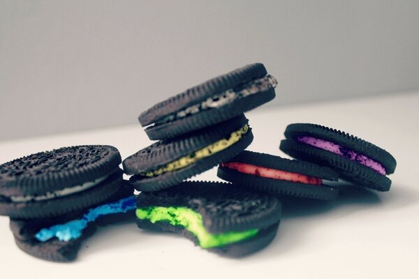 Biscuits avec des garnitures colorées