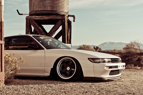 Nissan silvia s13 stance in einem Wüstengebiet