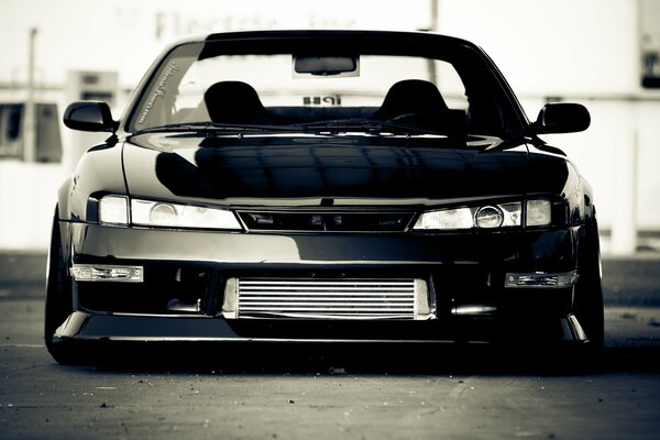 Schwarzer Nissan silvia s14