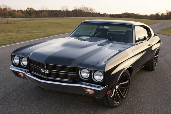 Classic Chevrolet Muscle Car sulla strada