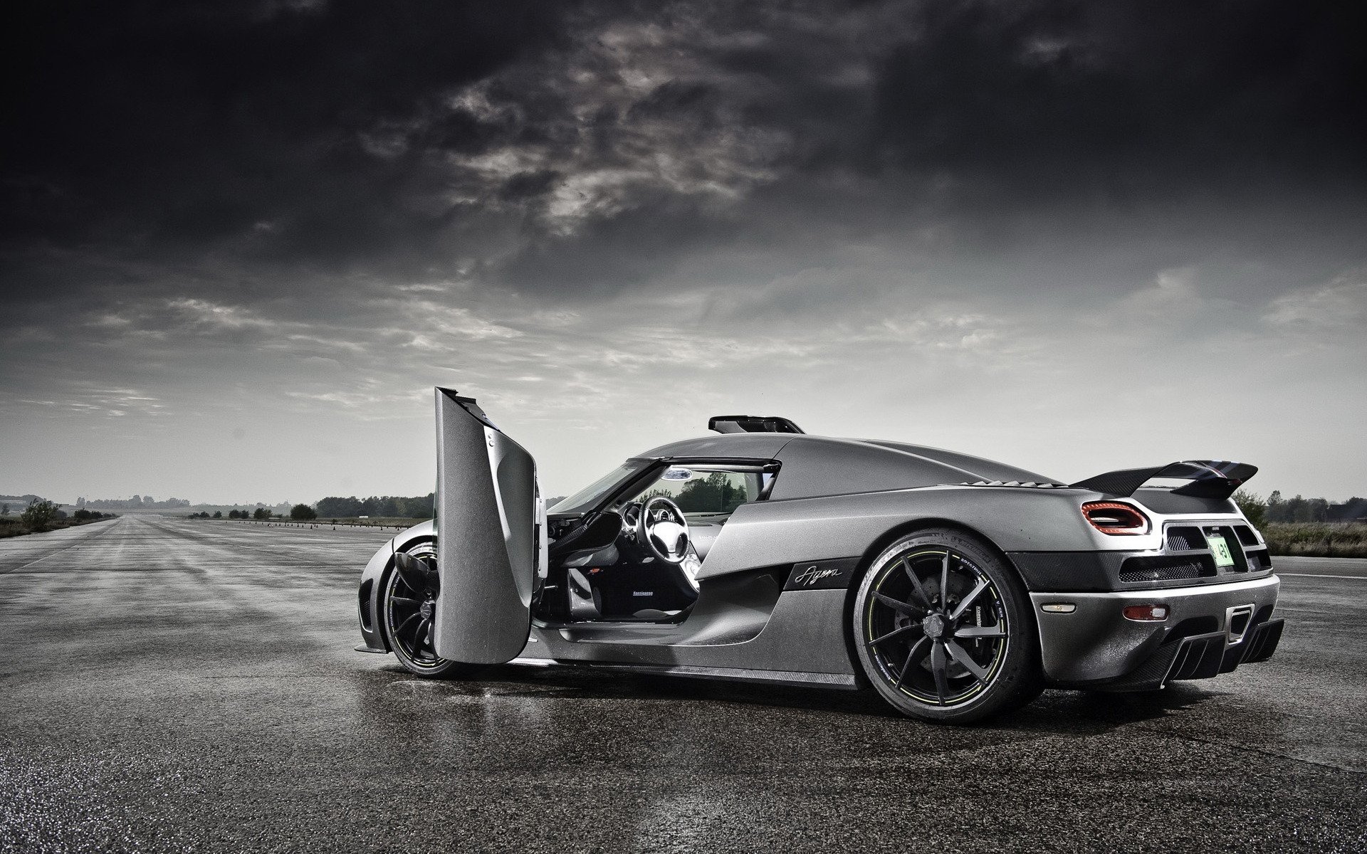 koenigsegg agera track supercar rain