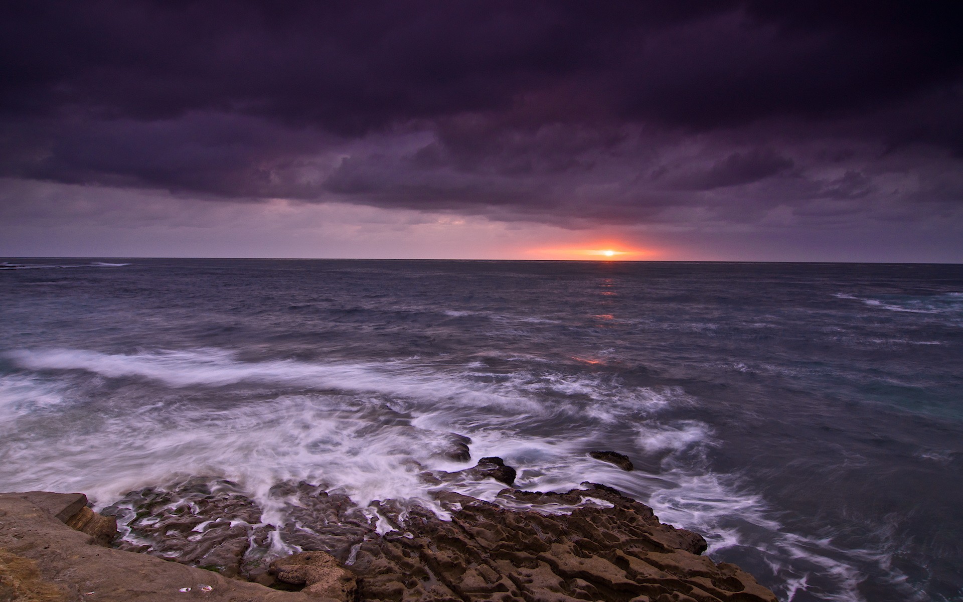 coucher de soleil mer vagues