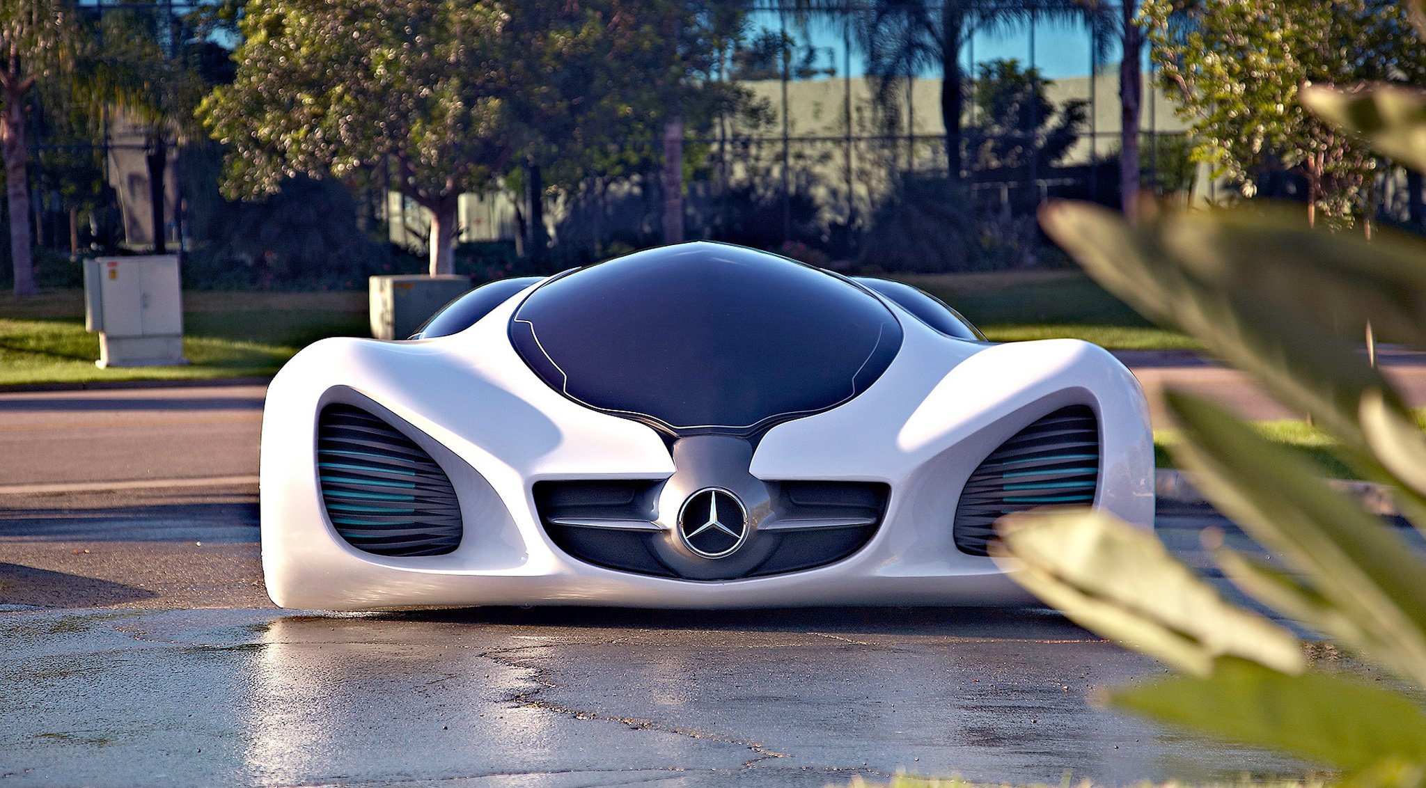 auto blanc mercedes biome 2010 art