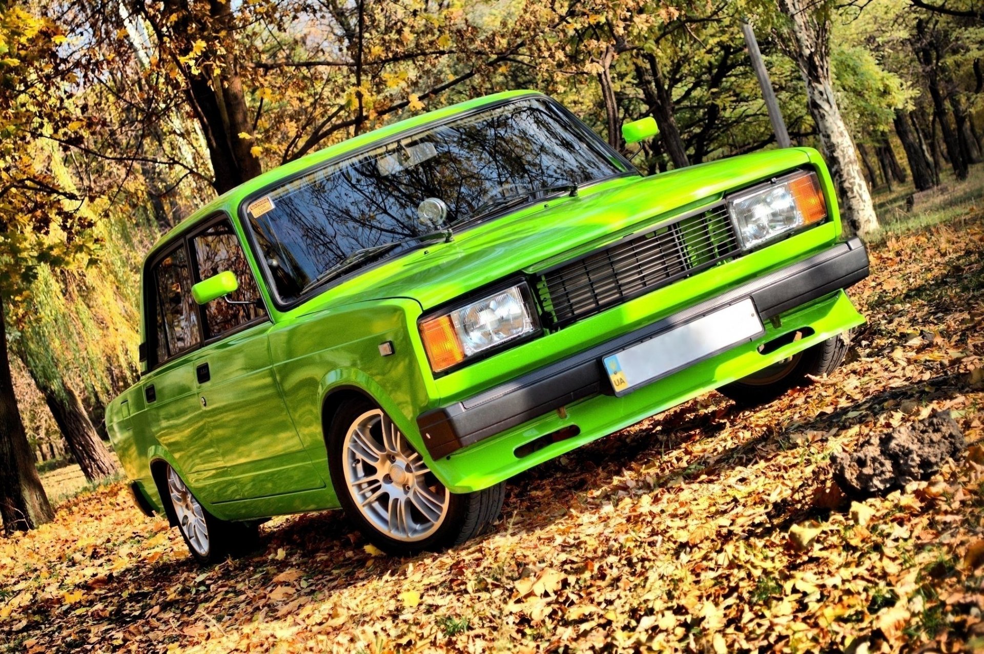 lada herbst park bäume blätter auto tuning