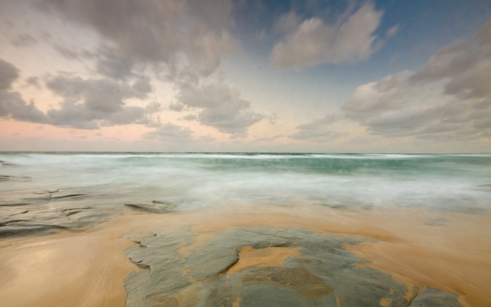 mare orizzonte pietre