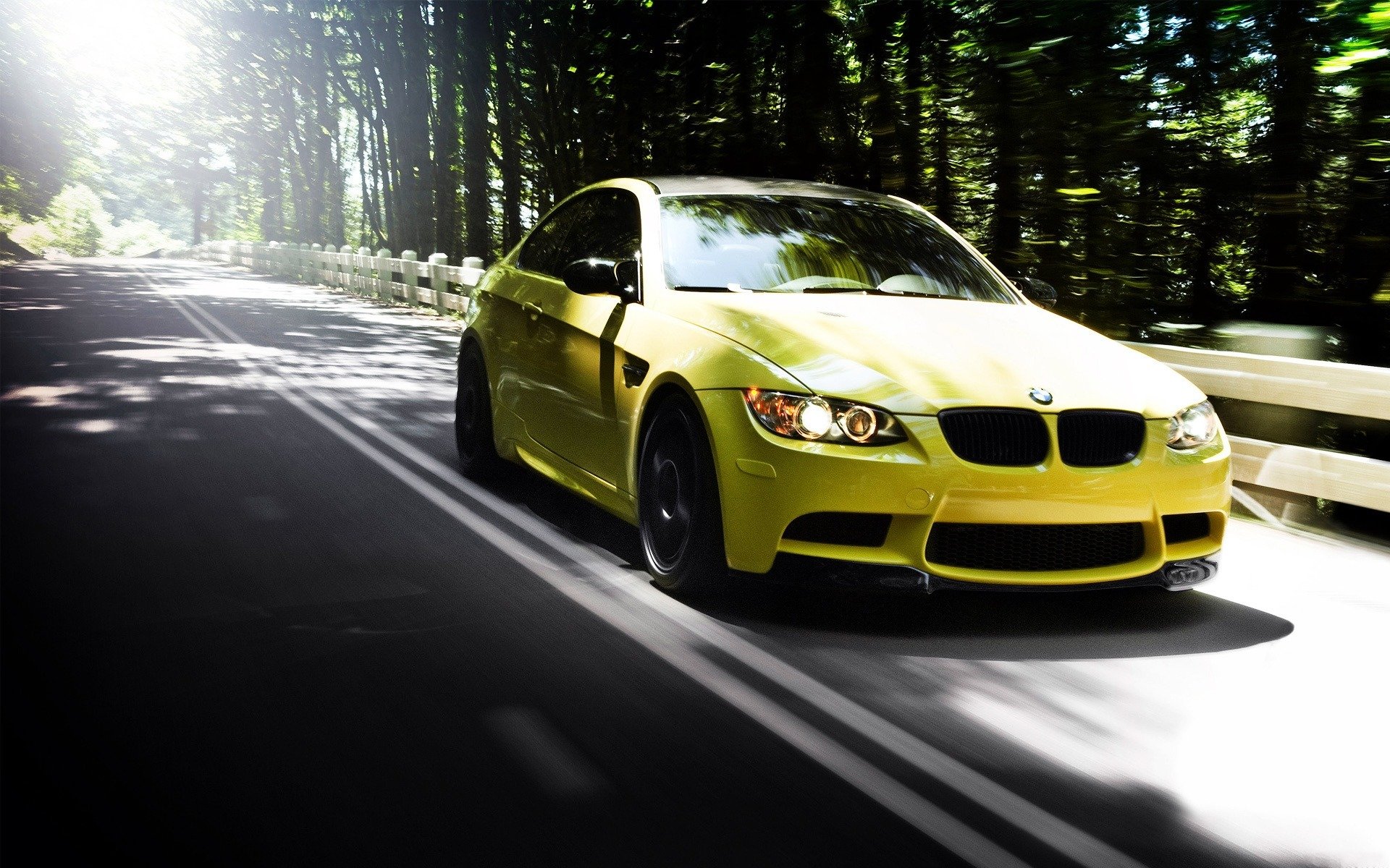 auto automobili bmw m3 giallo strada foresta estate