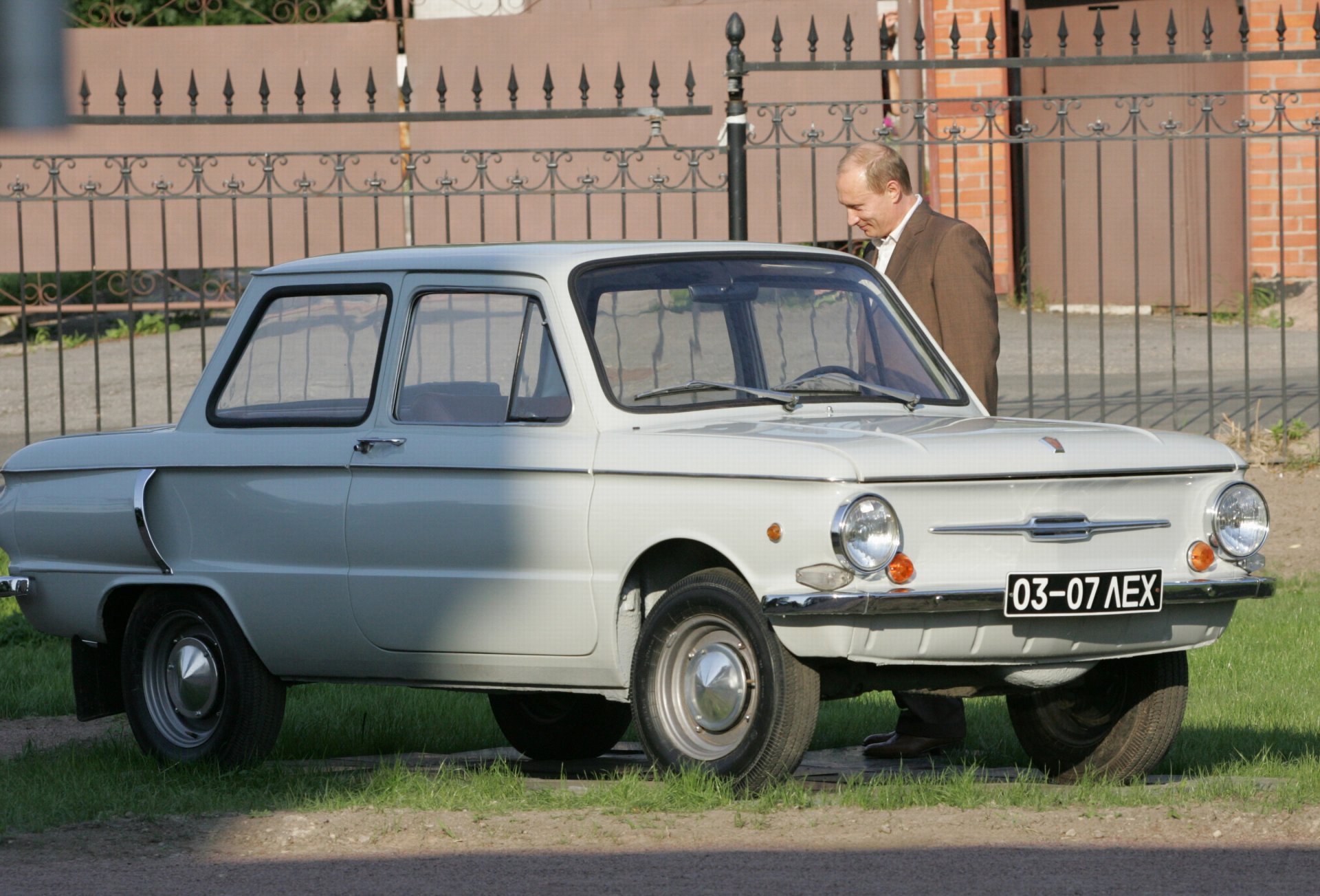 zaporozhets zaz vladimir poutine poutine la voiture de poutine président premier ministre fond d écran