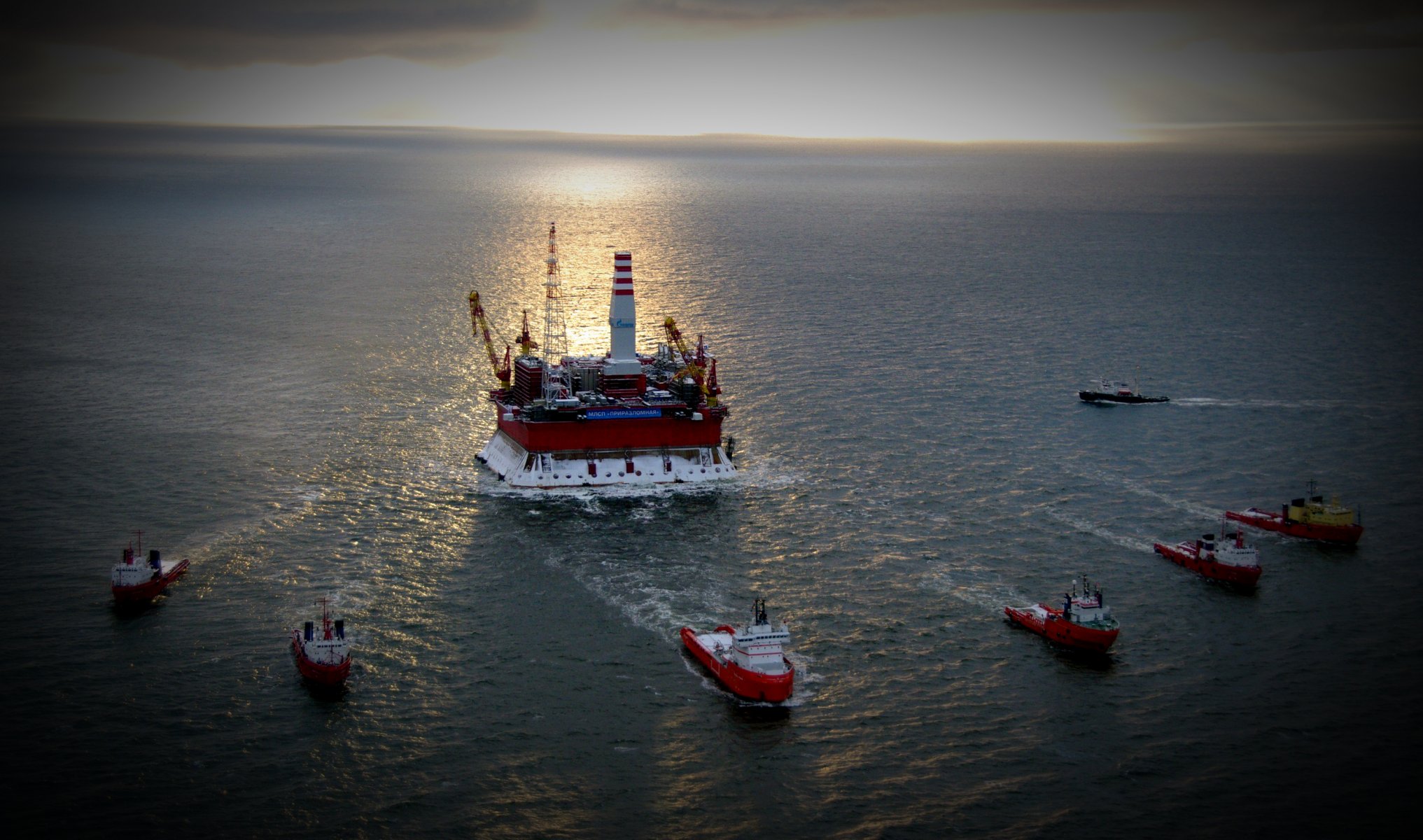 mar océano petróleo plataforma barcos petrolero petróleo minería cielo sol