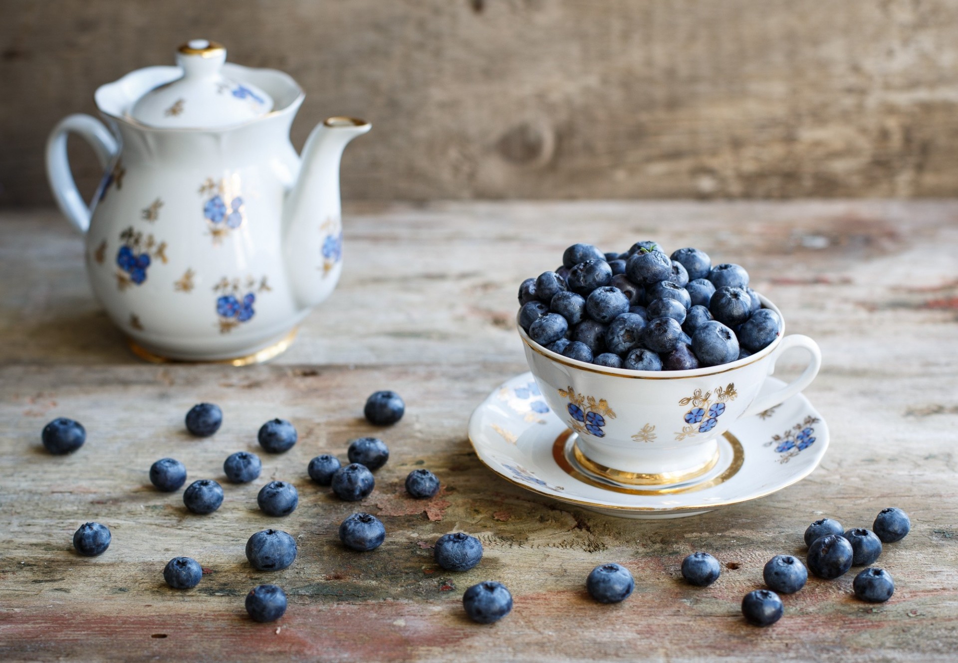 kettle mug blueberries berries placer cup