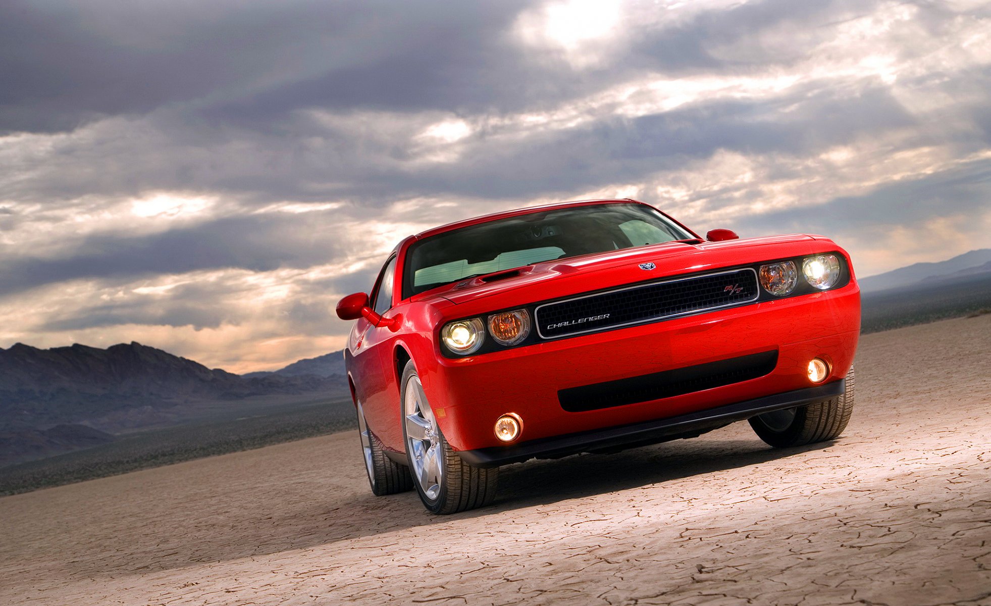 esquivar challenger auto rojo