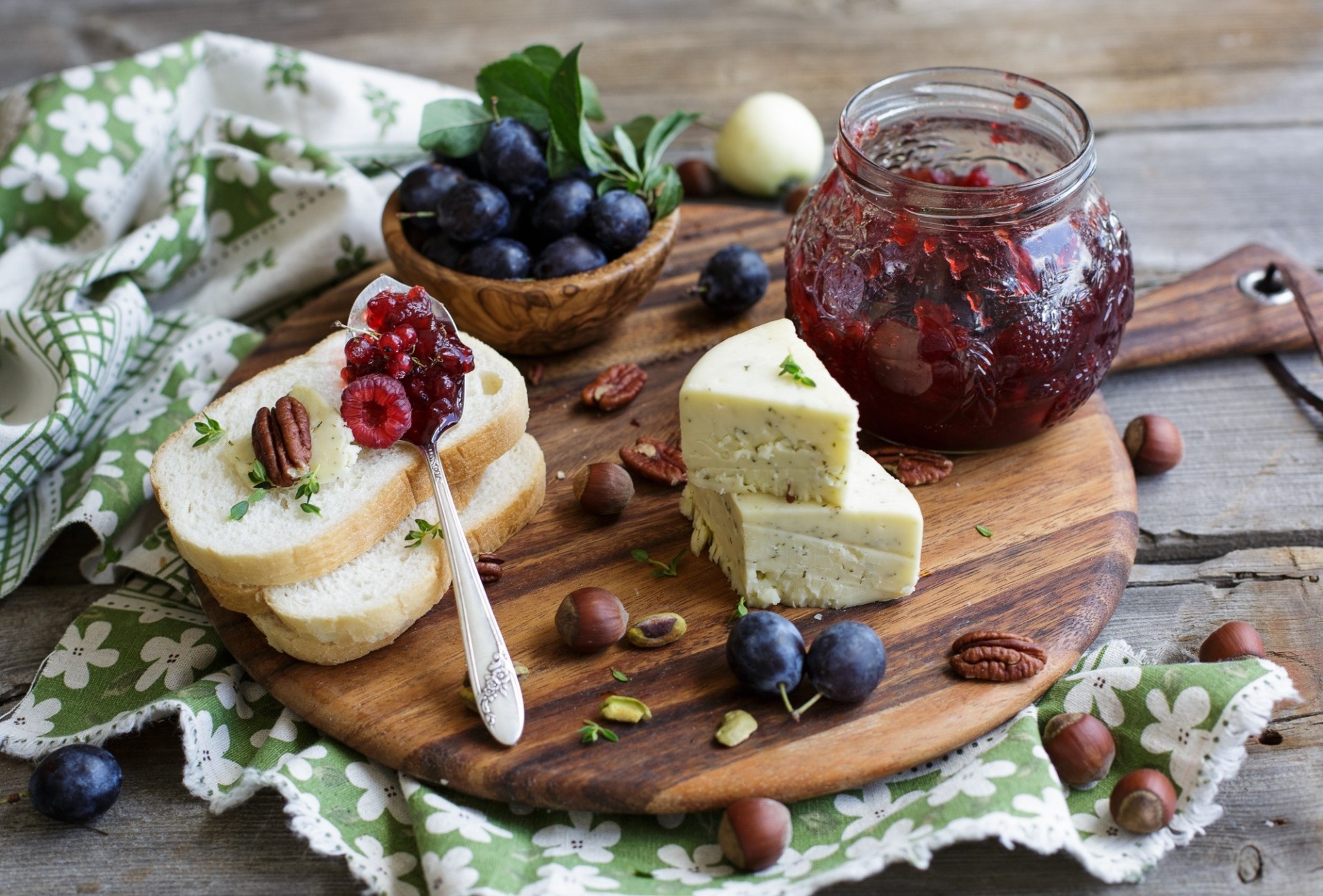 bed jam plum bread cheese walnut