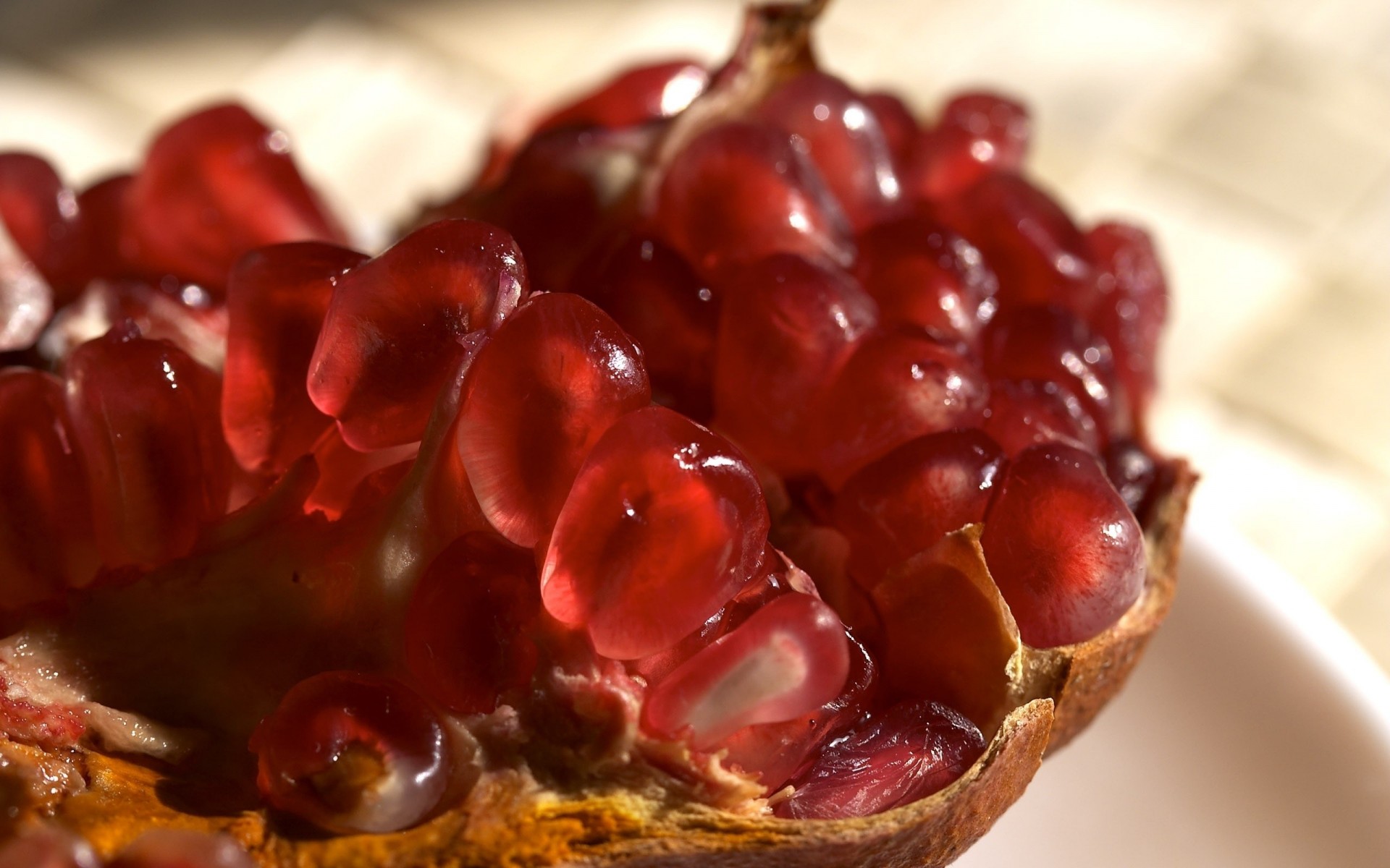 beeren essen reif granatapfel