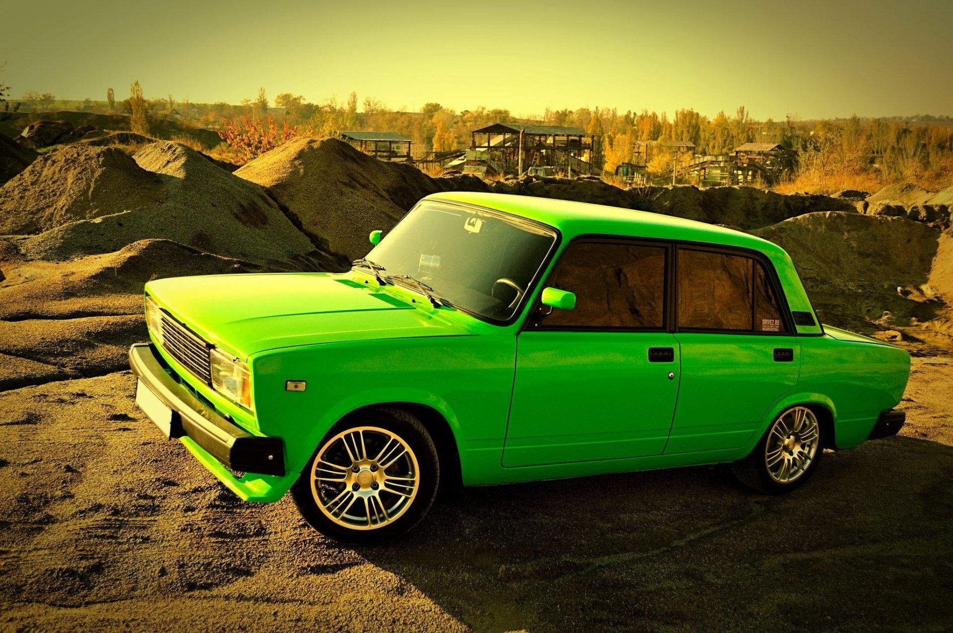 lada auto tuning steinbruch sand bäume wald