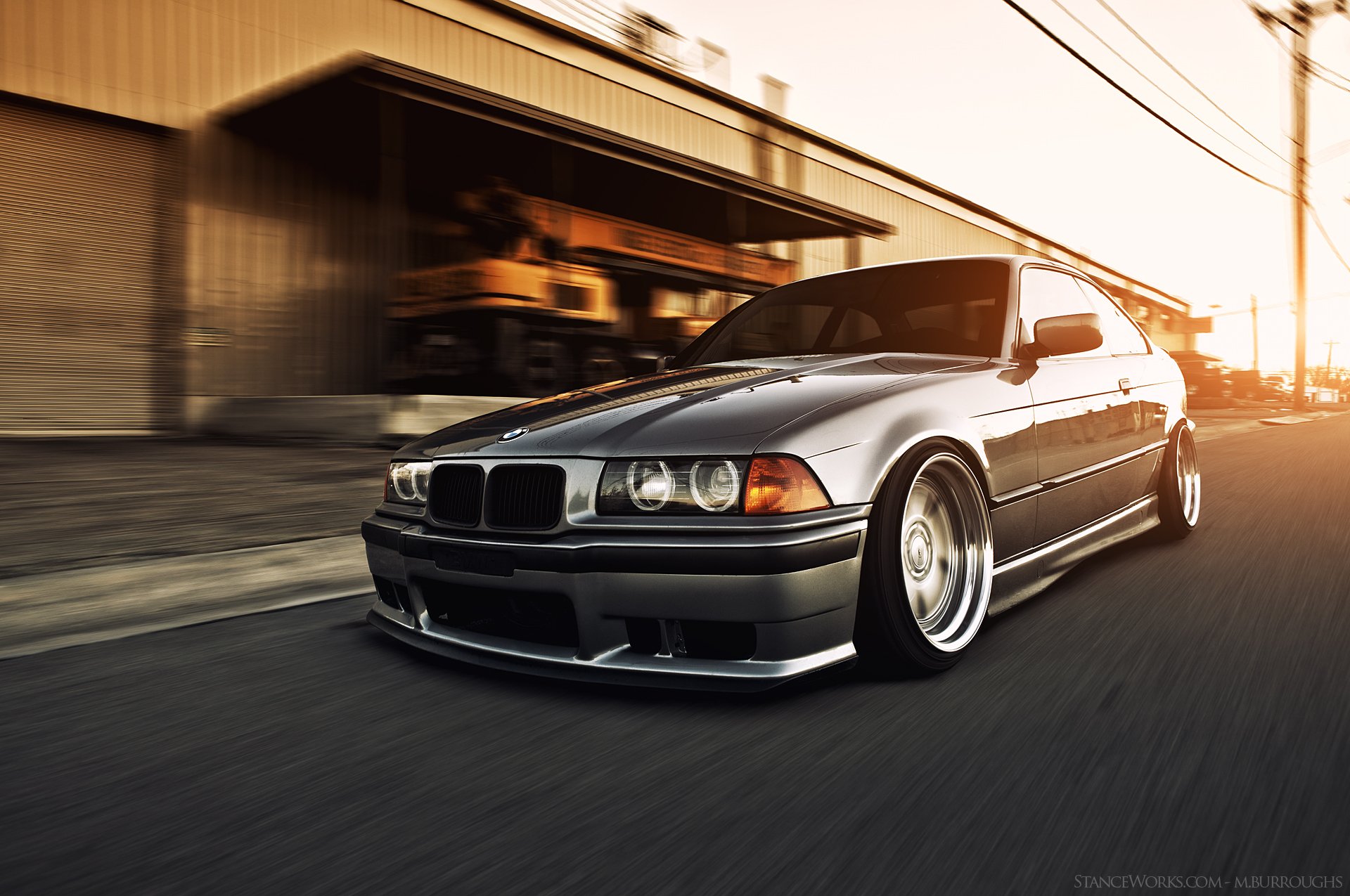 bmw m3 bmw geschwindigkeit abend sonnenuntergang sonne straße gebäude straße aswalt