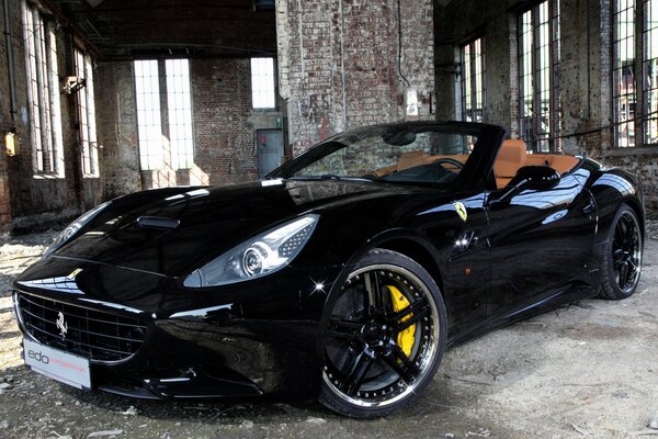 Coche Ferrari negro lacado