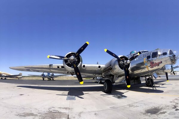 B-17g boeing - это летающая крепость