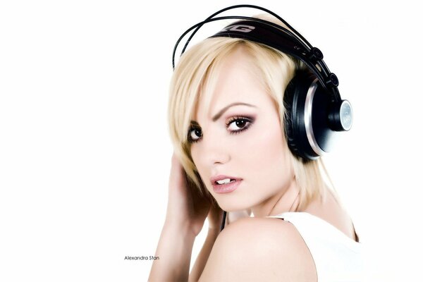 Portrait of alexandra stan in headphones