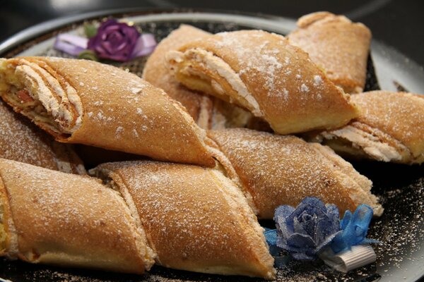 Cookies in the form of rolls decorated with flowers