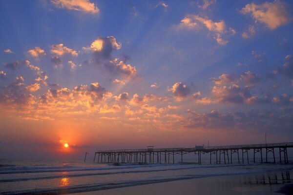 Anlegeplatz in Florida, Sonnenuntergang und Wolken