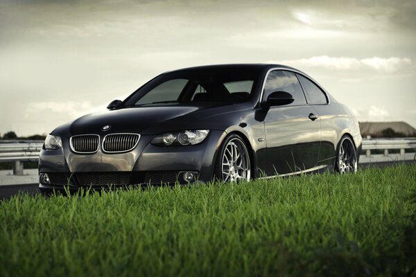 335i coupé sur tapis vert