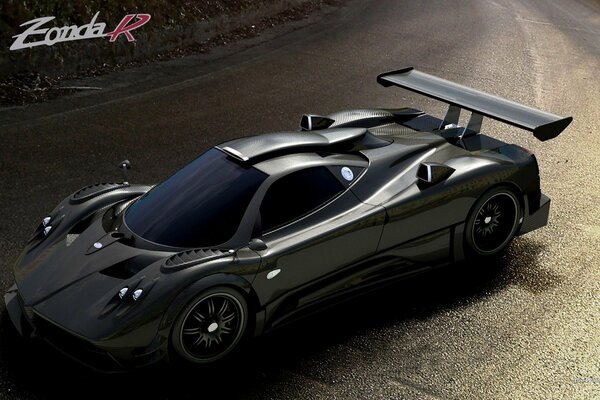 Nero sportivo zonda-G sul bagnato