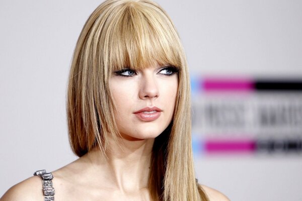 Photo of singer Taylor swift s face