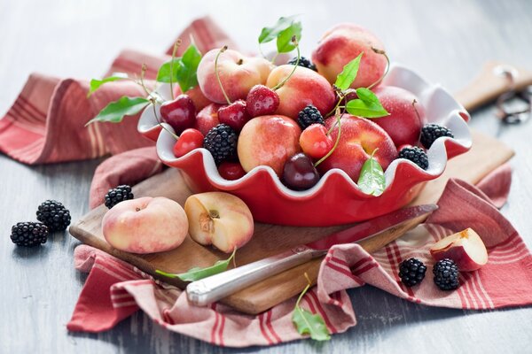 Assiette utile avec des fruits