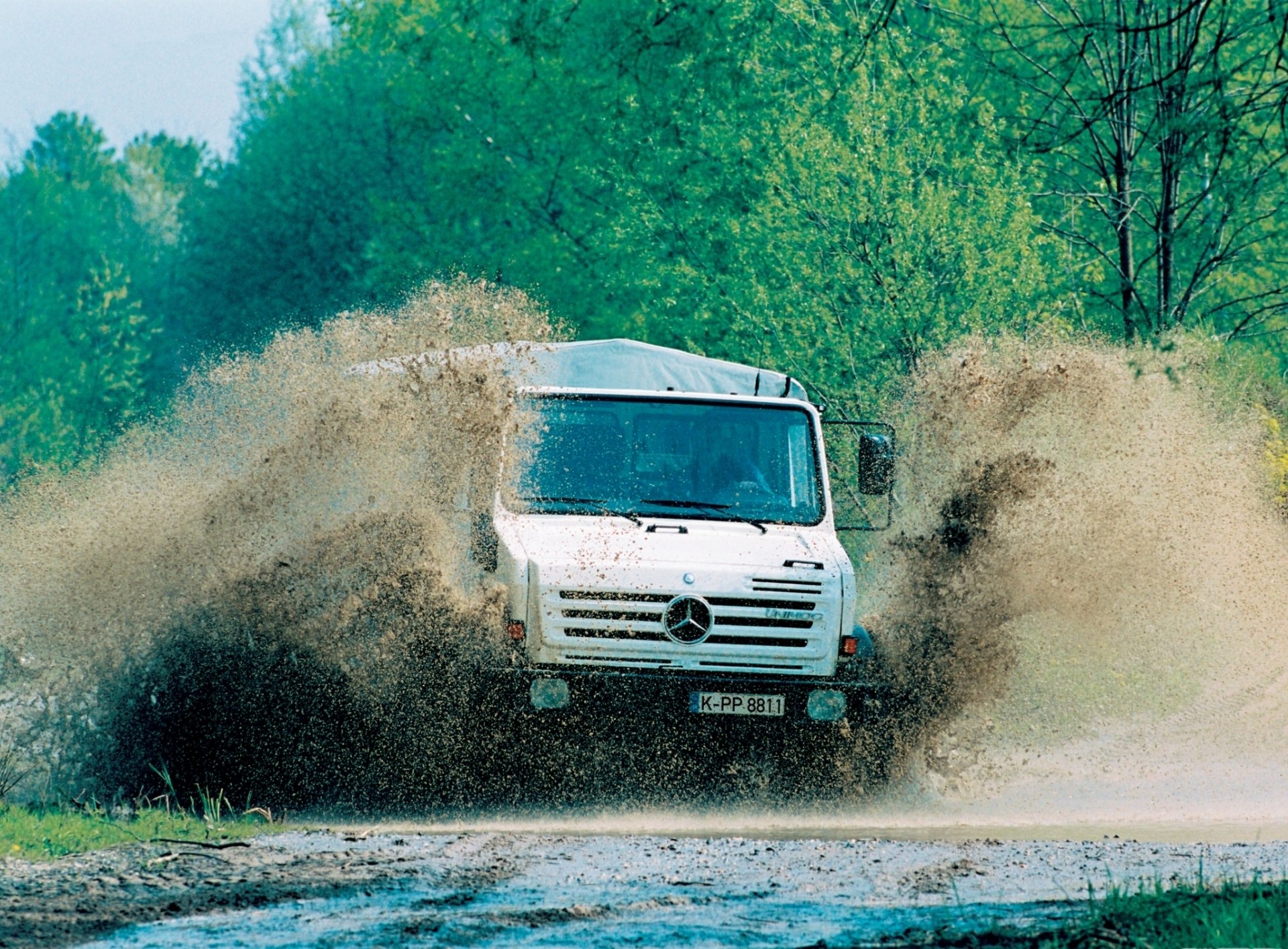 mercedes camión fuera de carretera salpicaduras suciedad