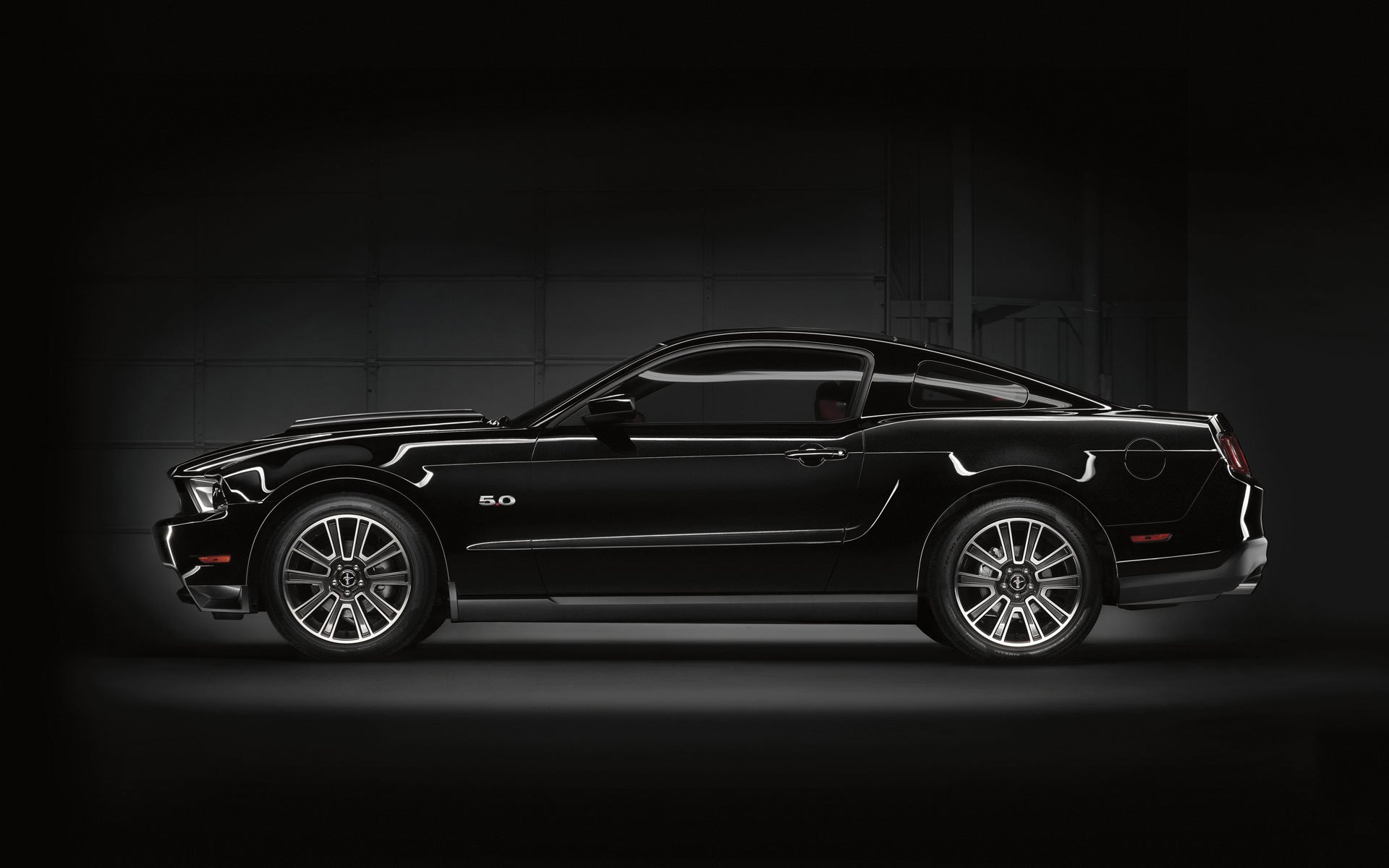 ford mustang 5.0 muscle car noir