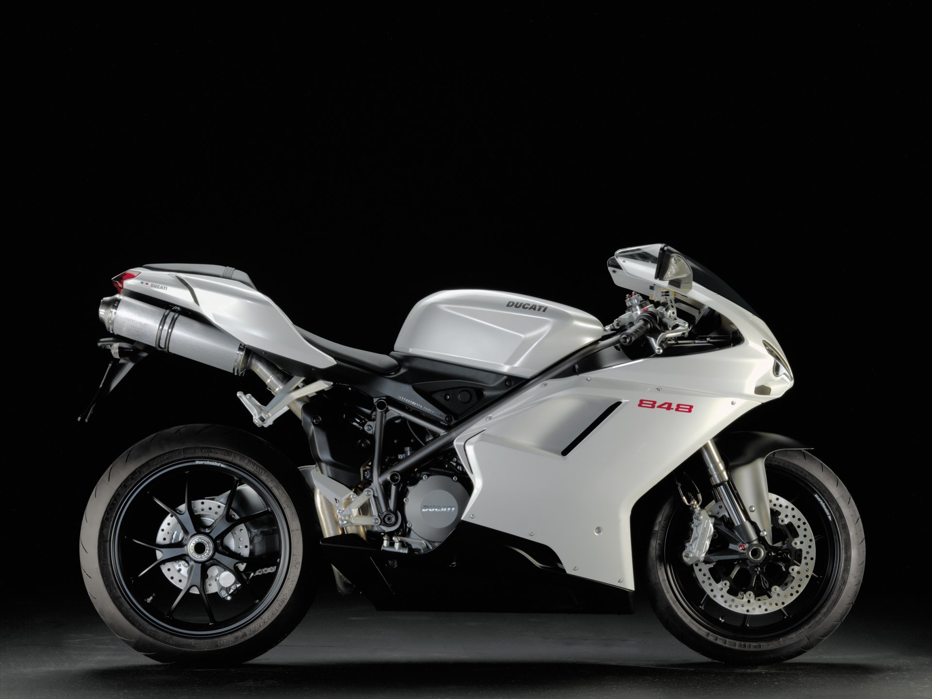 motocicleta ducati blanco