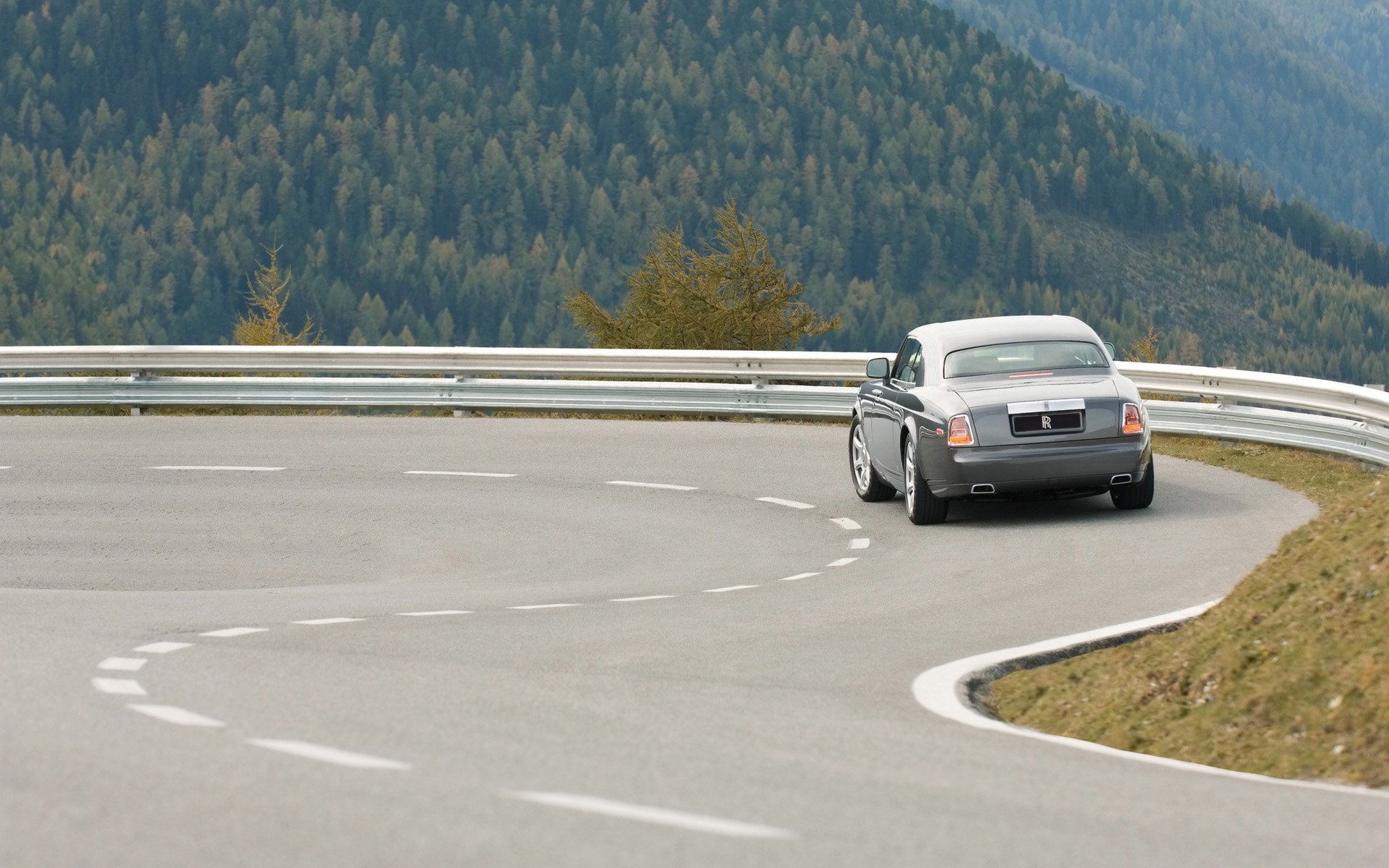 rolls-royce roads con macchine strada auto