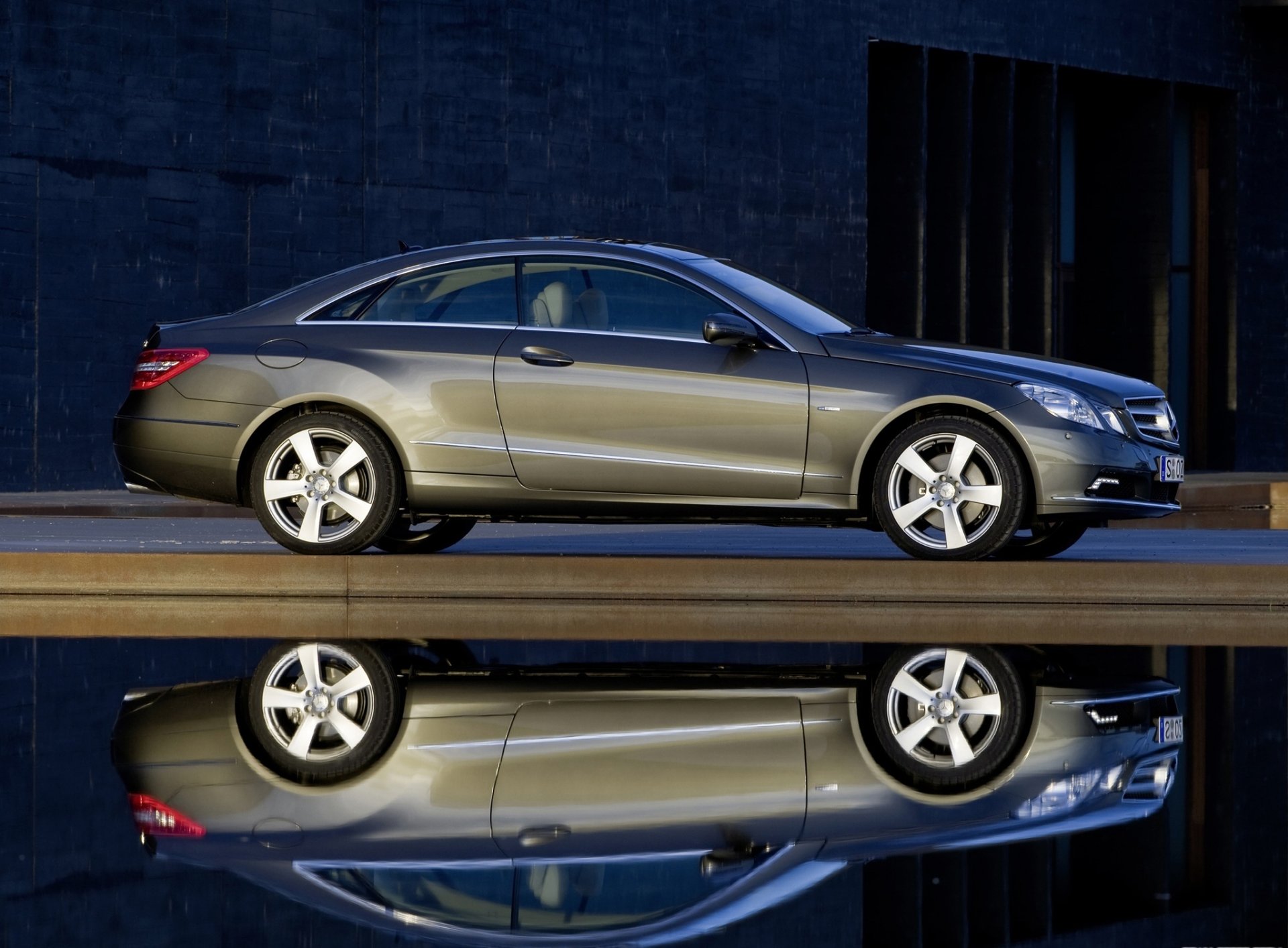 mercedes-benz coupé reflexion