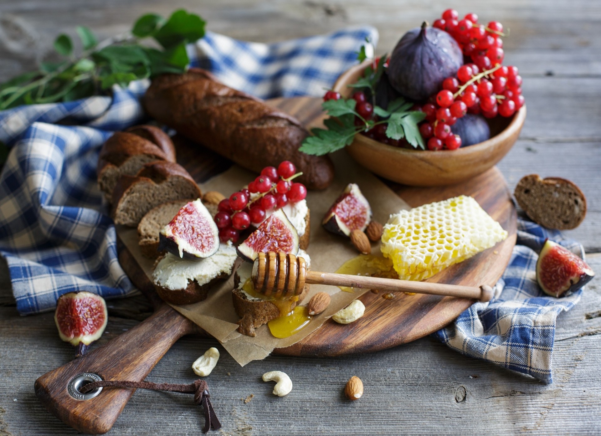 figs bread red currant bed honey