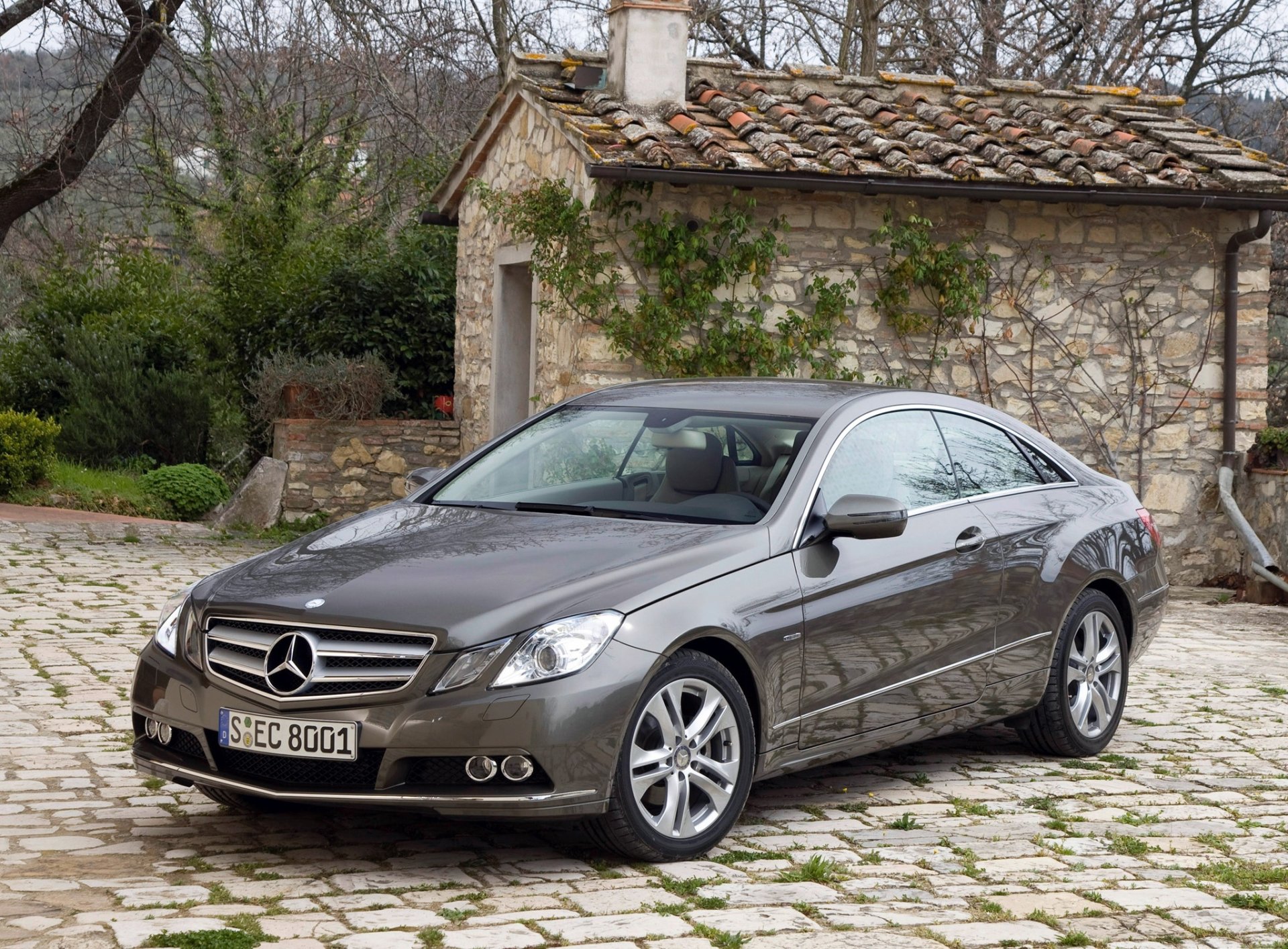 voitures mercedes-benz e250 coupé