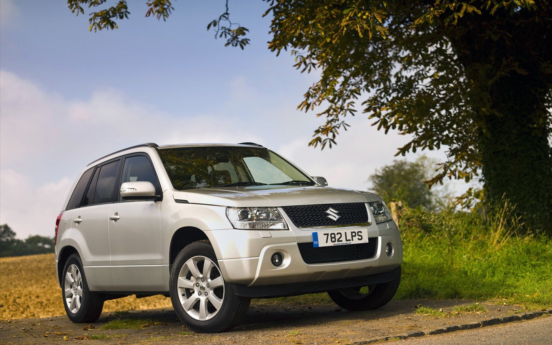 coches suzuki suzuki grand vitara auto árboles