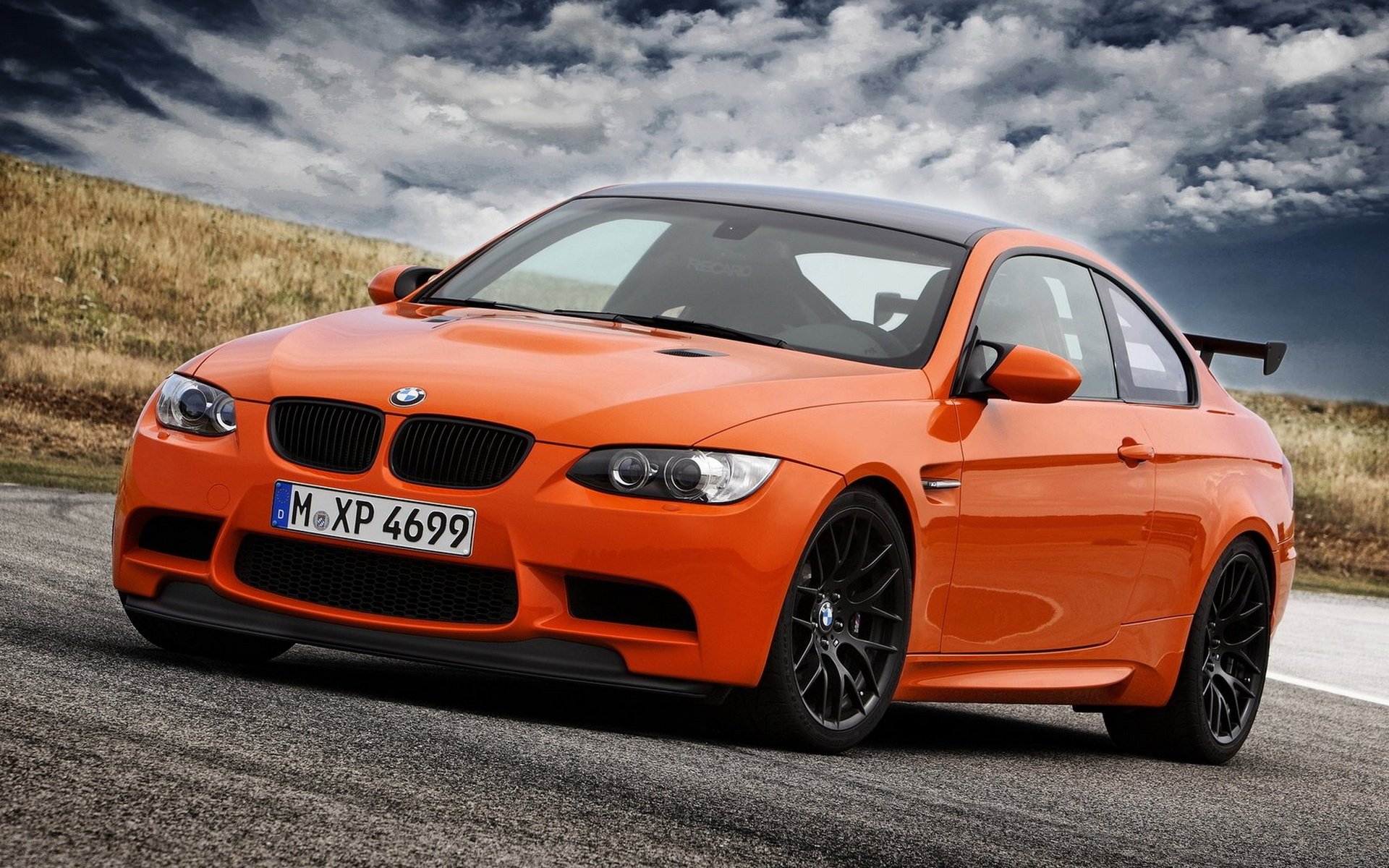 авто город новый bmw-m3 gts e92 тучи поле